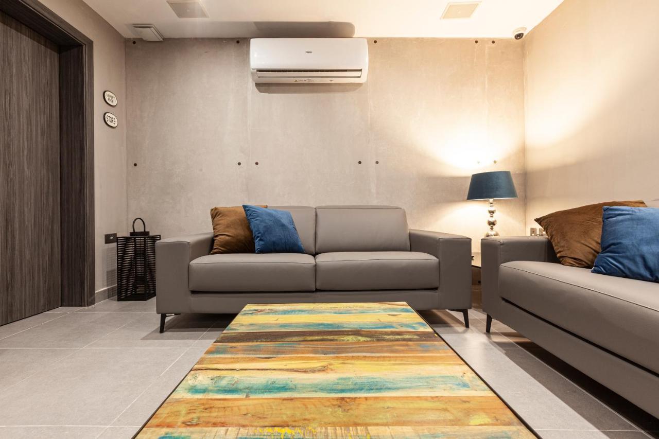 Charming,Comfortable And Centrally Located Group Accomodation Gzira Exterior foto